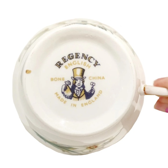 Vintage Regency English Bone China England Tea Cup and Saucer White Flowers Gold - Picture 6 of 6